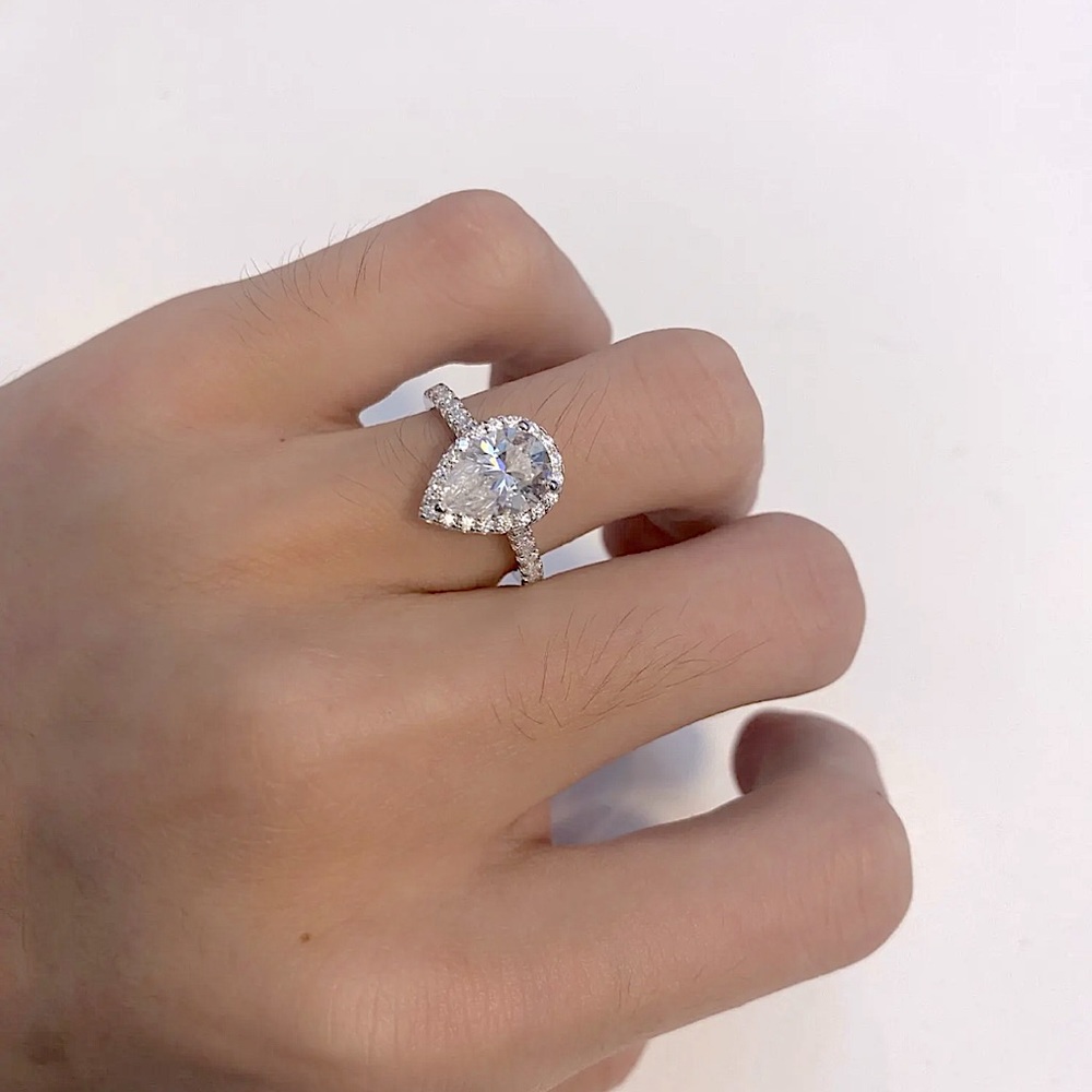 2CT Pear cut genuine engagement ring - Picture 14 of 14